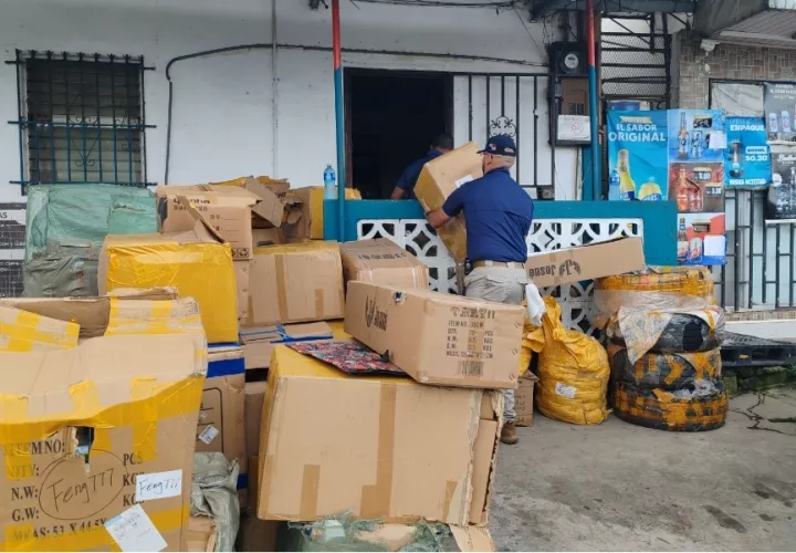 Aduana decomisa mercancía hallada en un depósito en La Chorrera