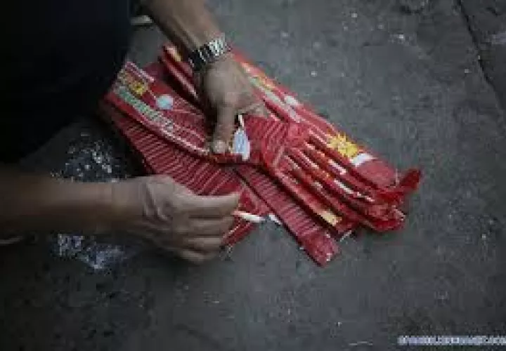 e losLos dispositivos pirotécnicos deben encenderse exclusivamente en espacios abiertos. Foto: Cortesía