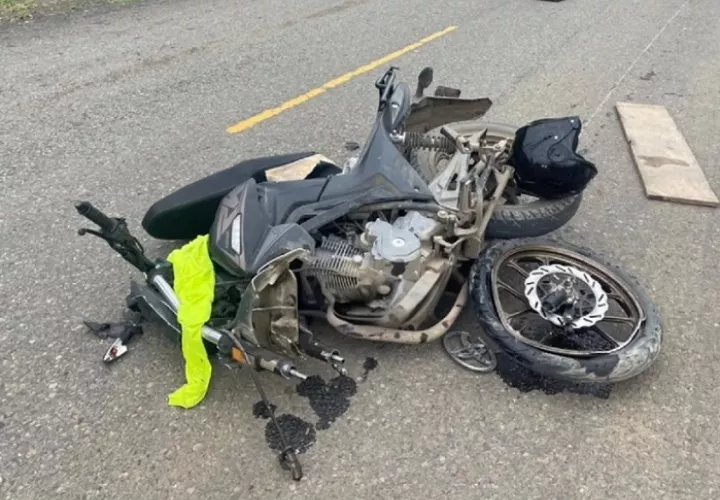 Al parecer el conductor del pick up iba en contra vía.  /  Foto: informatelas24.7