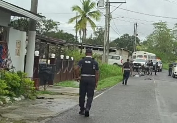 Al lugar del evento violento acudió la Policía Nacional, al igual que al cuarto de urgencias, con el propósito de recabar información.  /  Foto: Diómedes Sánchez