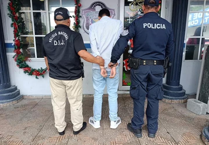 Por el sujeto se ofrecía una recompensa de 2 mil dólares por su captura.  /  Foto: PN