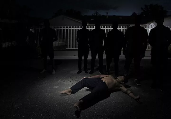 El hombre fue golpeado y apuñalado.  /  Foto ilustrativa generada con IA: Canva