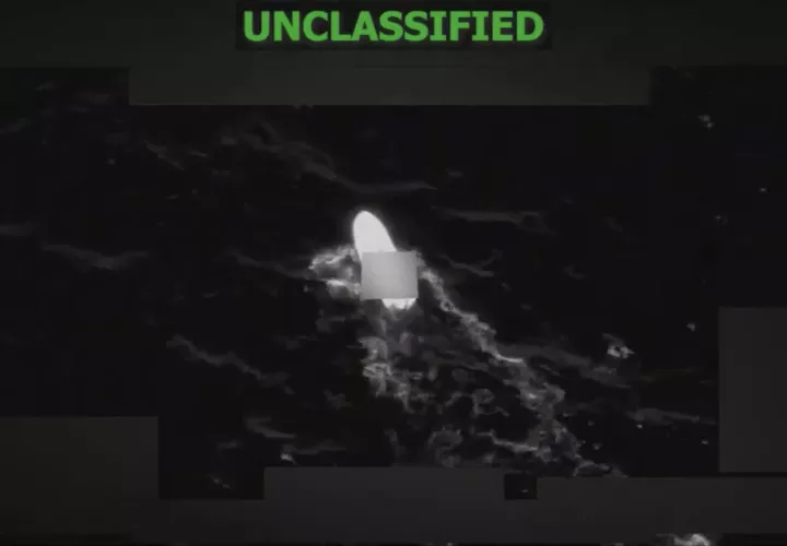 Captura de video tomada de la cuenta oficial de la red social X @Southcom del Comando Sur de los Estados Unidos que muestra el ataque a una embarcación este martes, en aguas internacionales./ EFE