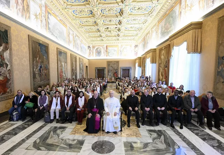El papa dijo que "al concluir el año, la Iglesia nos invita a poner todo frente al Señor, encomendándonos a Su Providencia y pidiéndole que se renueven, en nosotros y a nuestro alrededor, en los días venideros, los prodigios de su gracia y de su misericordia". Foto: EFE