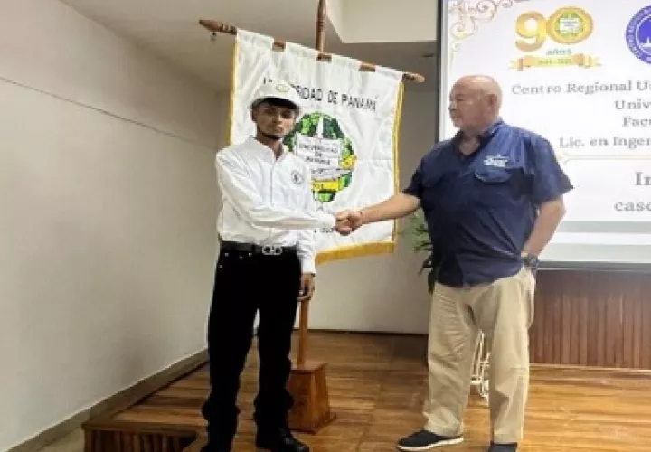  Abdiel Salinas, recién graduado de la licenciatura en Ingeniería de Energías Renovables, primer beneficiado del programa de empleo. Foto: Cortesía 