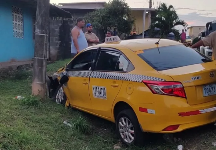 El conductor del taxi fue trasladado a urgencias del Hospital Regional Nicolás Solano, donde falleció.  /  Foto: Eric Montenegro