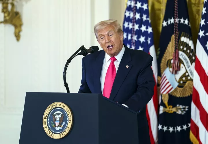 El enviado especial de Donald Trump para Groenlandia, Jeff Landry, defendió este martes la independencia de la isla con acuerdos económicos con Washington y descartó que el presidente estadounidense quiera tomarla por la fuerza.