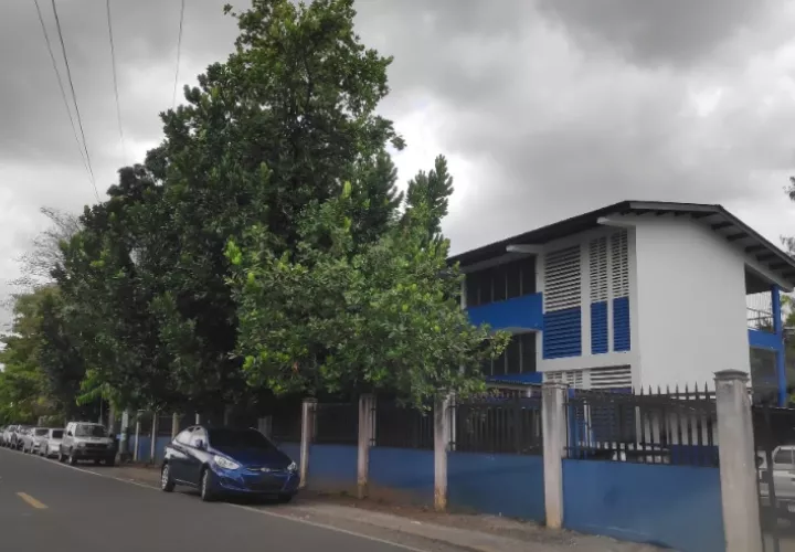 Vándalos causan destrozos en colegio durante reparaciones