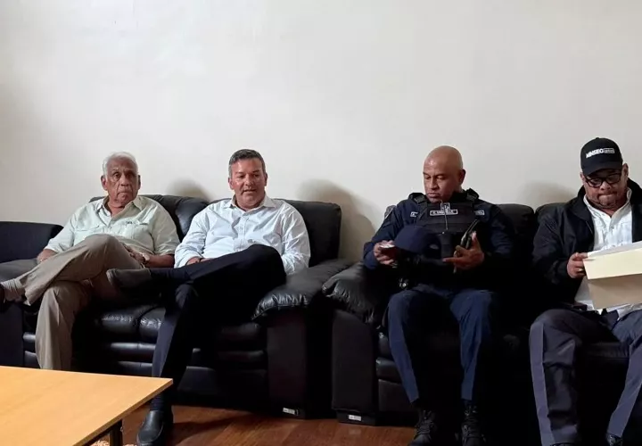 El director de la Policía Nacional Jaime Fernández, precisó que que los operativos se mantendrán durante toda la semana. Foto. Diómedes Sánchez