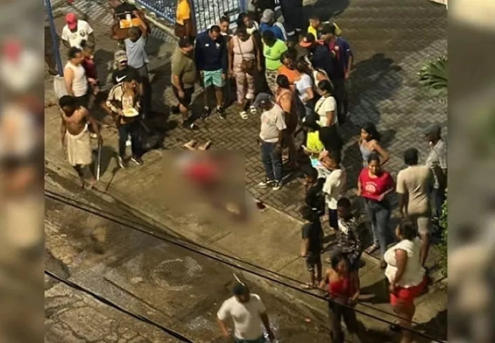 El cadáver quedó tirado en la orilla de la vía.  /  Foto: ghettonews507pty
