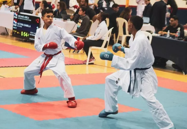 Josué Estrada (izq.) durante su participación en una competencia nacional en su categoría. Foto. Cortesía