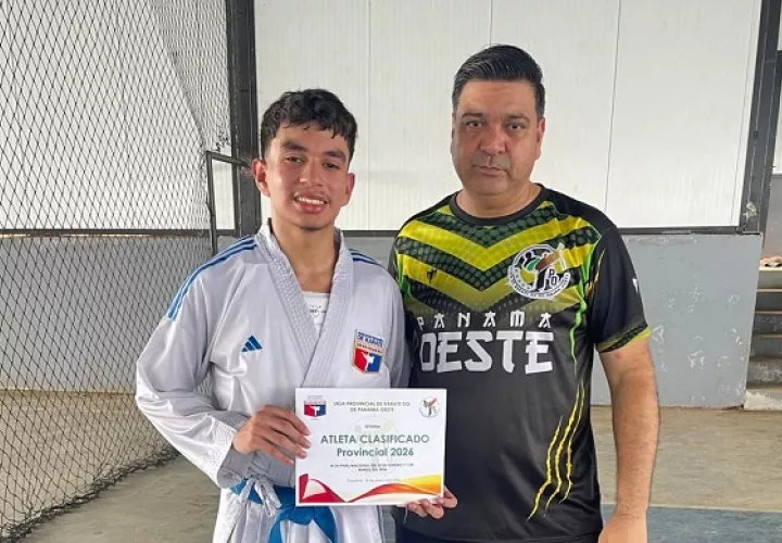 Josué Estrada (izq.) con su sensei Edwin Castillo. Foto: Cortesía