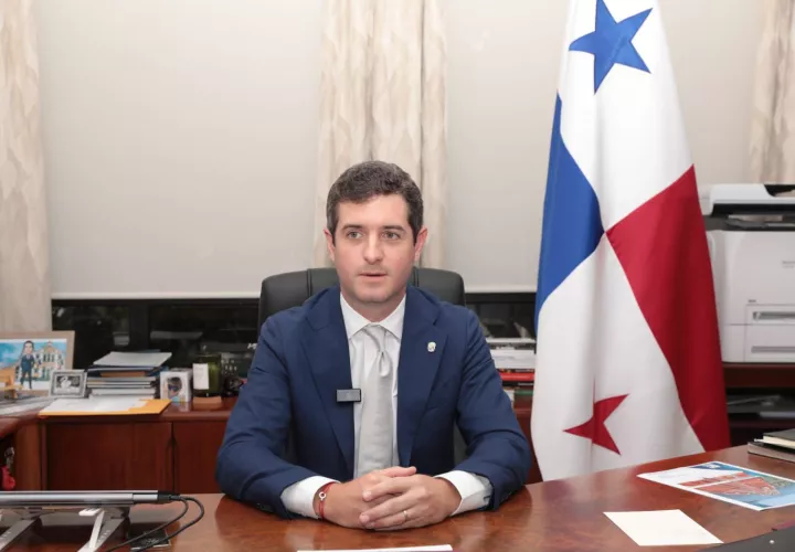 Carlos Hoyos, vicecanciller.