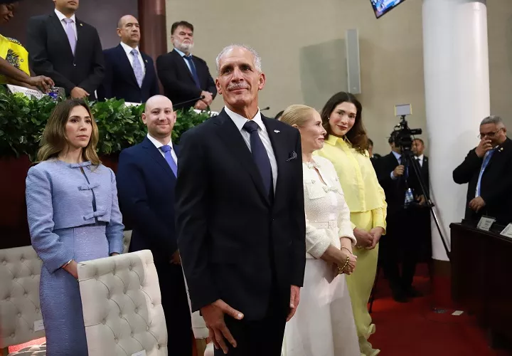 Nasry 'Tito' Asfura, no invitó a presidentes y jefes de Estado de otros países al acto de investidura por razones de "austeridad", y prefirió asumir su mandato en la sede del Parlamento. Foto. EFE