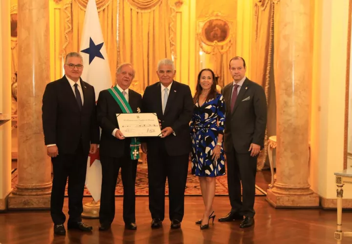 El presidente José Raúl Mulino condecoró este lunes a Sergio Enrique Abreu Bonilla, secretario general de la ALADI y excanciller de Uruguay.