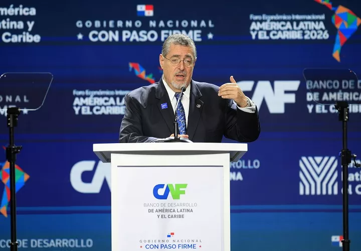 El presidente de Guatemala, Bernardo Arévalo de León, subrayó que Guatemala continúa creciendo impulsada por la inversión pública y un dinamismo récord de remesas, que superaron los 25.000 millones de dólares en 2025. Foto. EFE