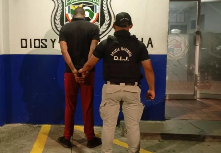 El sospechoso fue trasladado para los trámites correspondientes, a órdenes de la Fiscalía de Homicidio y Femicidio de la provincia de Colón.  /  Foto: PN