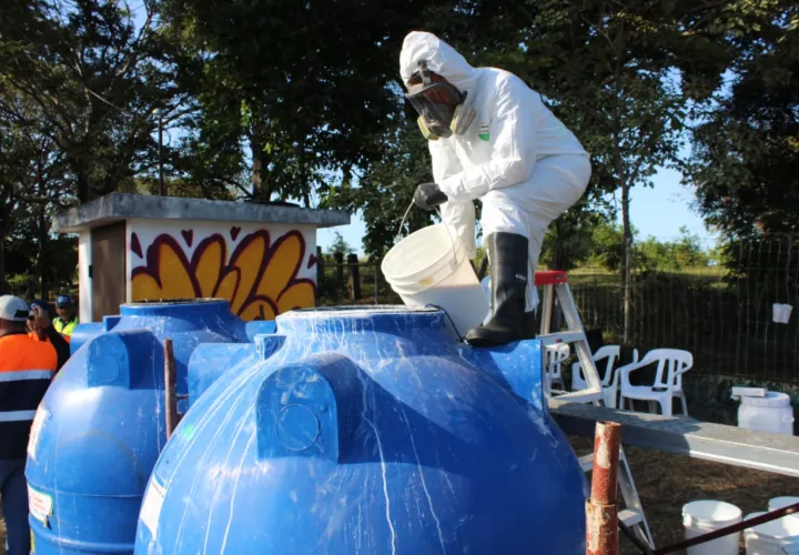 La gerente regional del Instituto de Acueductos y Alcantarillados Nacionales (IDAAN) en Herrera, Yaurus Ibarra, explicó, que la desinfección no se ejecuta por corregimientos, sino por divisiones técnicas de la red. Foto. Thays Domínguez