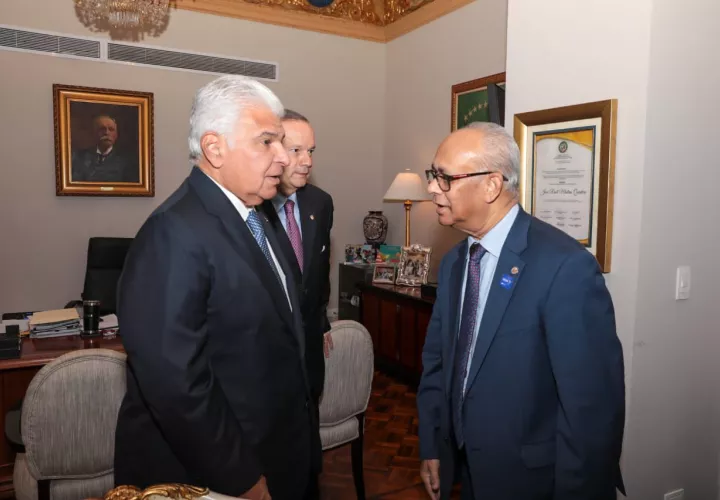 La reunión se dio en el Palacio de las Garzas, aprovechando la visita de Ramdin a Panamá para participar en el Foro Económico Internacional de América Latina y el Caribe.