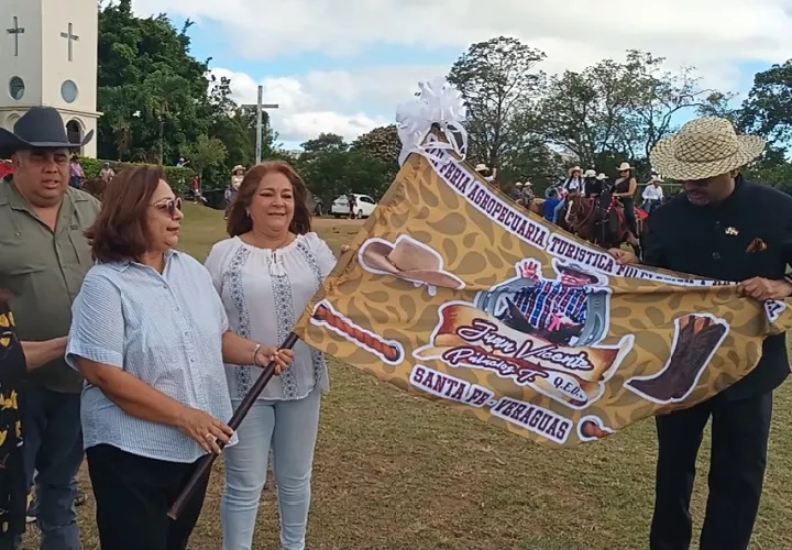 El embajador de la India en Panamá, doctor Sumit Seth, fue invitado especial a este tradicional evento ferial de Santa Fe.