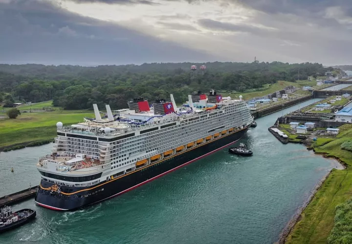 Este crucero tiene capacidad para unos 6,700 pasajeros. Foto. ACP
