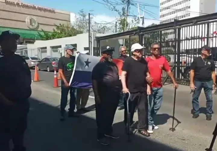 Los extrabajadores del IRHE aseguran que han intentado tener voz en la Asamblea, pero no ha sido posible. 
