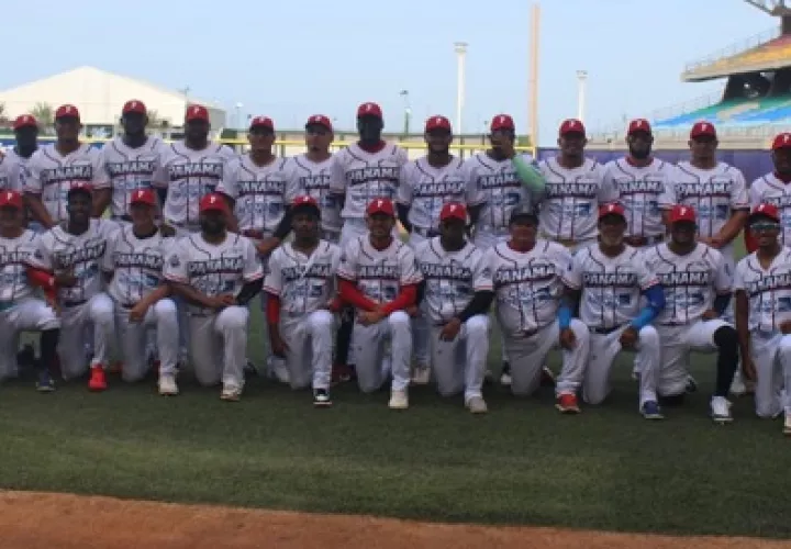 El equipo de Panamá, representado por las Águilas Metropolitanas, que participa en la Serie de las Américas. Foto: Probeis