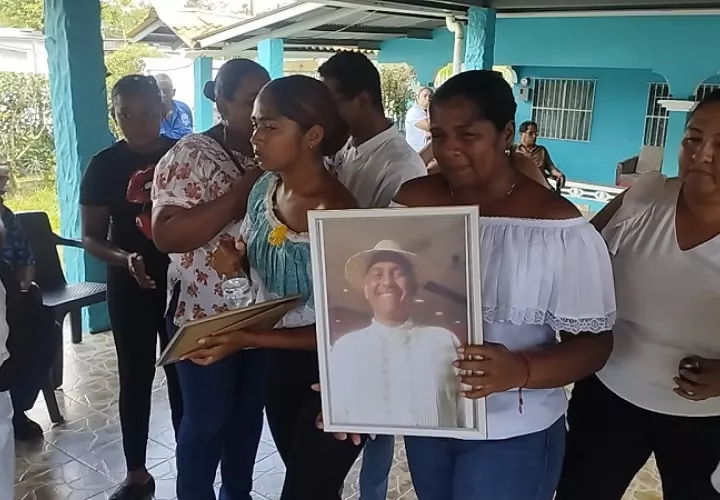Entre tambor y acordeón, La Chorrera rinde tributo al folclorista José Reynaldo Solano.