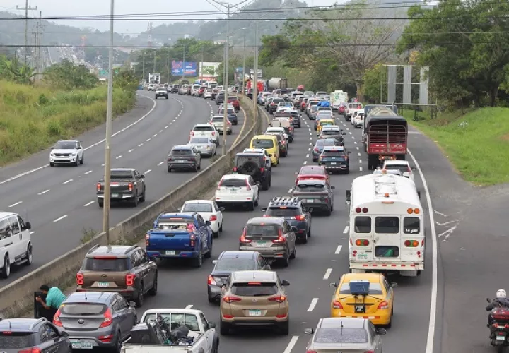 A través de las redes sociales los conductores reportan tráfico lento a la altura del distrito de Capira.