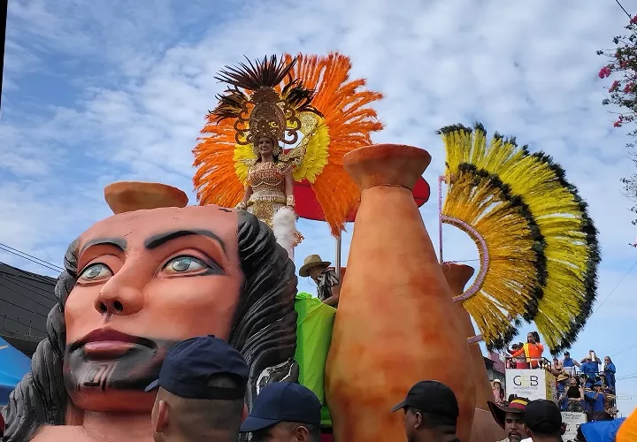 Silenys Solís, de Calle Abajo, rindió homenaje a la orfebrería local. Foto. Thays Domínguez