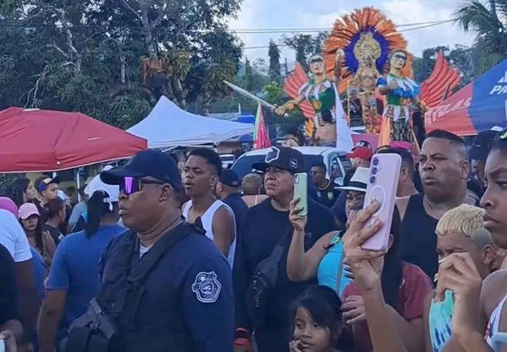 El público que se ha trasladado desde diversas partes de la Costa Atlántica y sectores cercanos ha podido disfrutar de los actos culturales, artistas en tarima, entre otras actividades.