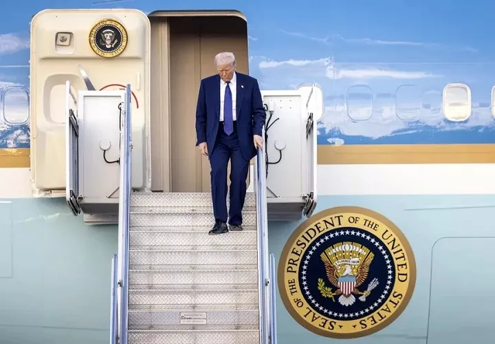 El nuevo diseño propuesto por Donald Trump, da un giro a la tradicional decoración del avión presidencial, que, desde la Administración de John F. Kennedy (1961-1963), utilizaba únicamente gamas de azul celeste y blanco. Foto. EFE