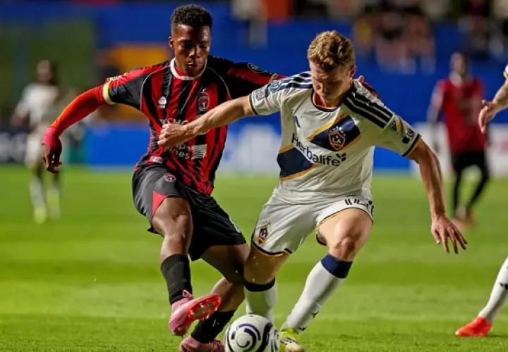 Partido entre el Sporting San Miguelito y Los Angeles Galaxy.