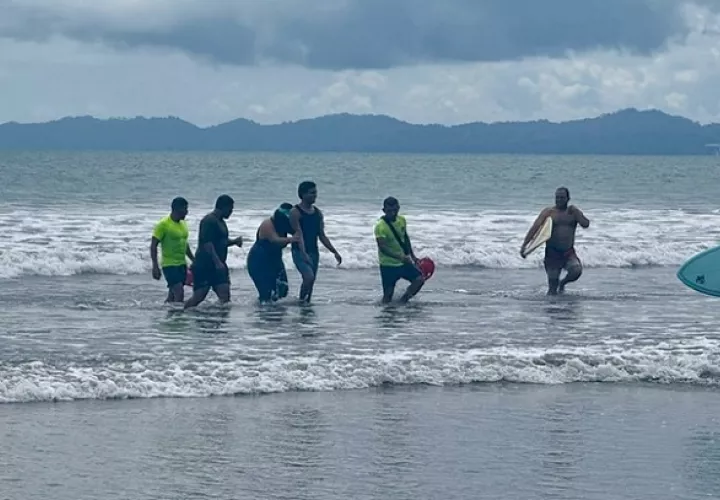 Los jóvenes estaban siendo arrastrados por la corriente. / Foto: Senafront