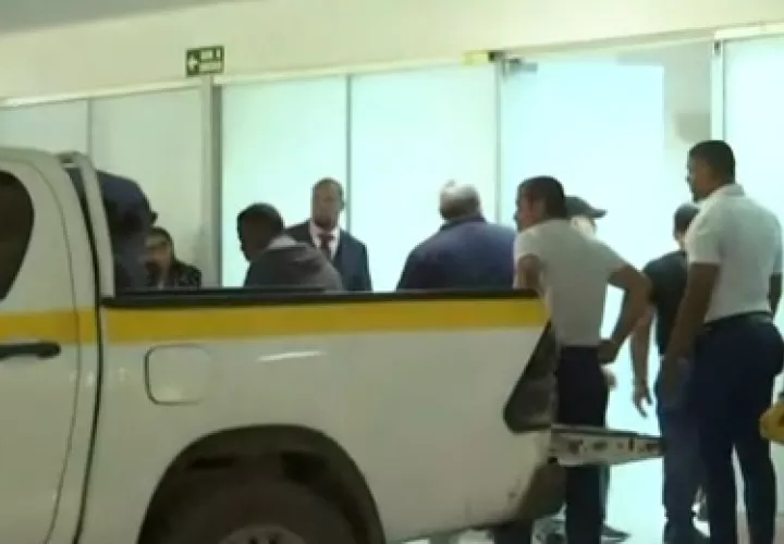 xtraoficialmente se informó que gran cantidad de cajetas con documentos fueron sacados de esta oficina ubicada en Albrook. Imagen tomada de video de TVN-2