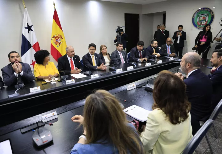 presidente del Senado de España, Pedro Rollán, estuve en la Asamblea Nacional.