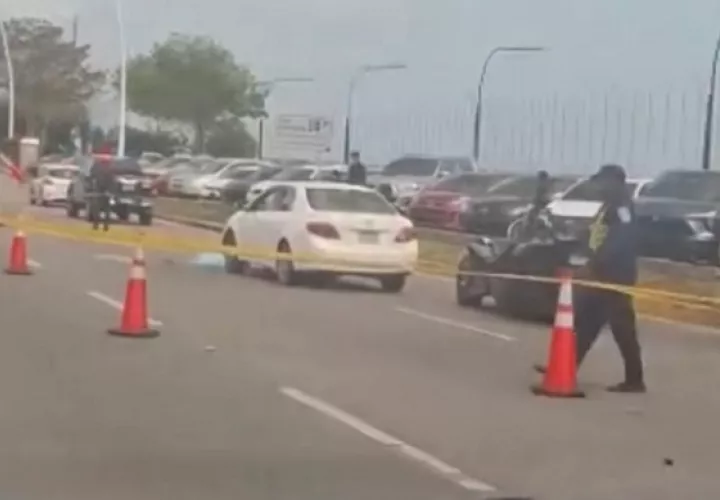 La persona murió en la escena del accidente.  /  Captura de video: TraficoCpanama