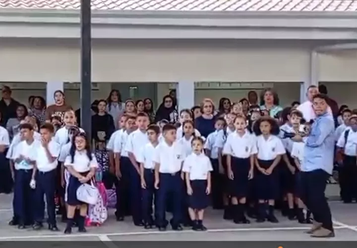 Del total de los estudiantes que retornan a los planteles, 737,200 en el sector oficial y 139,405 en escuelas particulares 