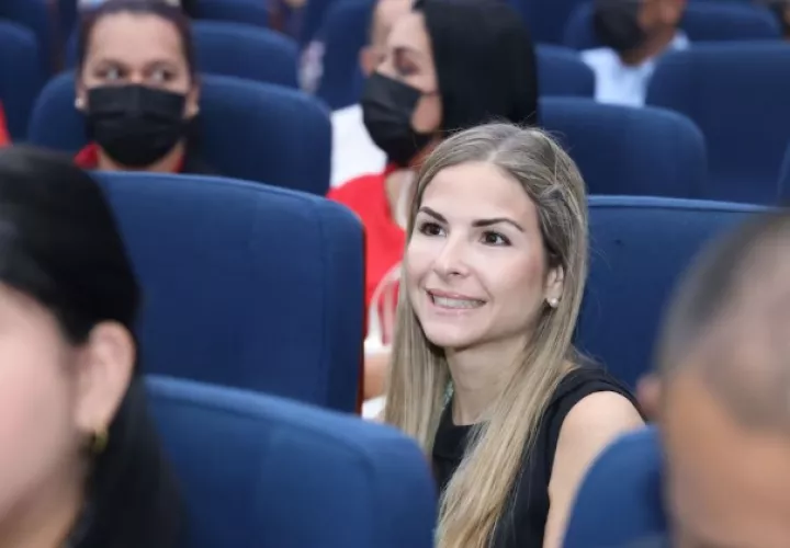 La directora del Senniaf, Ana Melinda Fábrega Guardia, presentó su renuncia irrevocable. 