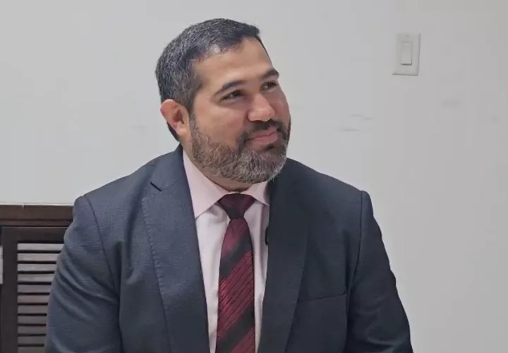 Stanziola es ingeniero industrial graduado de la Universidad Tecnológica de Panamá (UTP). 