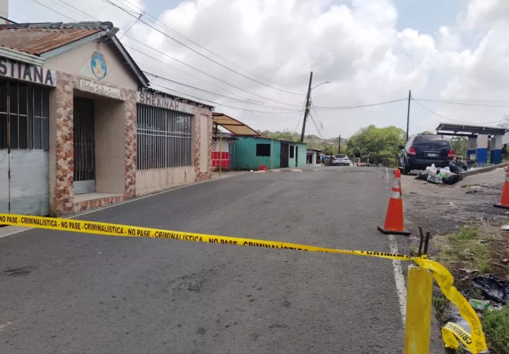 El joven fue trasladado al Hospital Manuel Amador Guerrero y la Policía cercó la escena. 