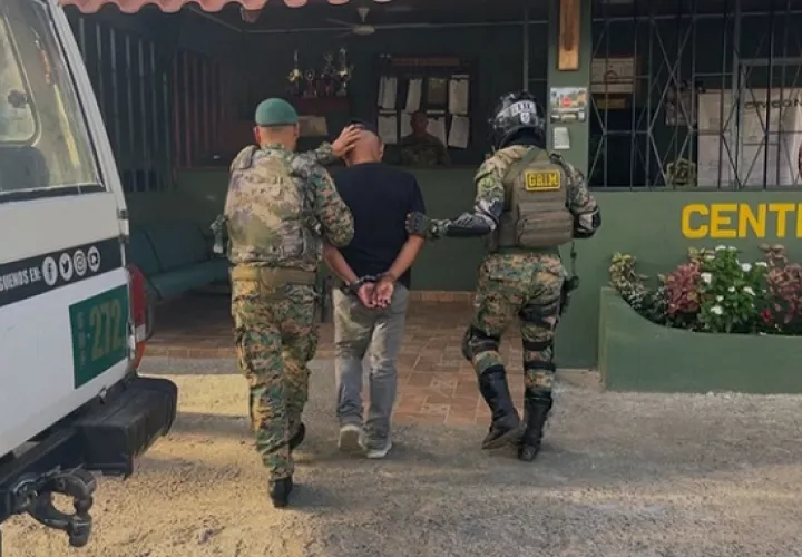 El adulto mayor fue puesto a disposición del Ministerio Público para la judicialización del caso.  /   Foto: Senafront