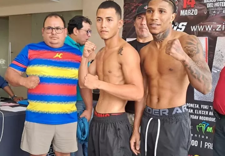 El dominicano Luis Reynaldo Núñez (der) y el colombiano Jhan Estiven Camacho. Foto: Joel González