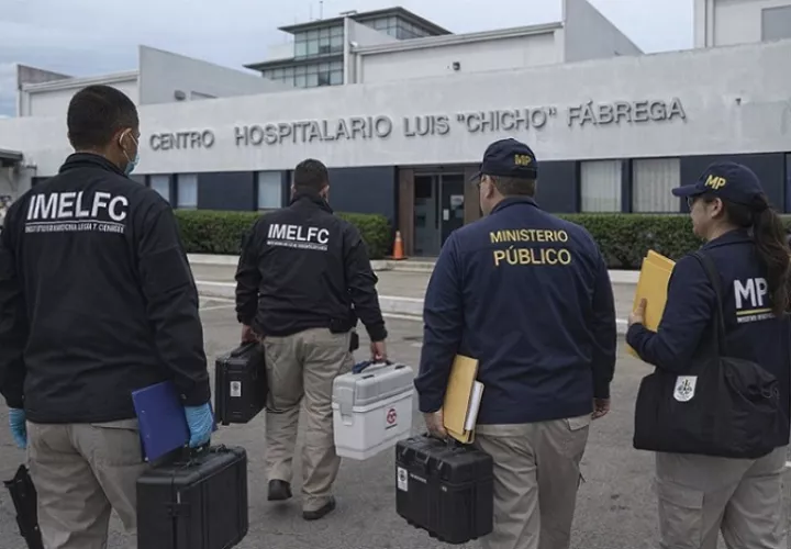 Peritos forenses y personal del Ministerio Público investigan el caso.   Imagen ilustrativa generada con IA Copilot