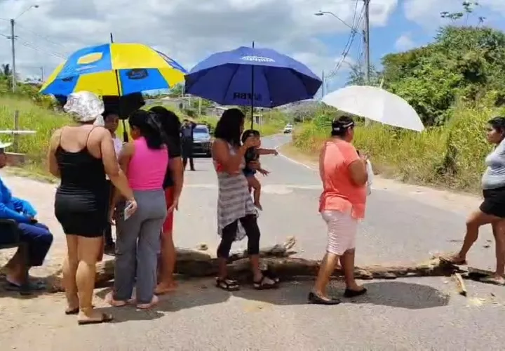 Los cierres de calle fueron esporádicos con el fin de permitir la circulación de los vehículos. Foto. Eric Montenegro