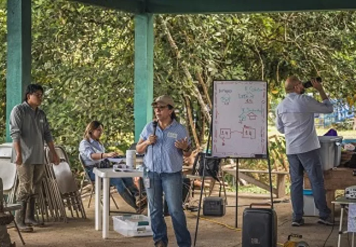 Las jornadas abarcaron más de 60 reuniones comunitarias y 150 encuentros individuales con las familias para analizar y acordar los temas vinculados al proceso de reasentamiento mediante un trabajo participativo y organizado.