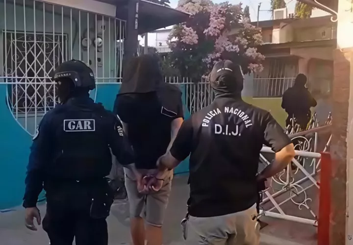 El sospechoso fue retenido en el sector #18 de Veranillo.  /  Imagen: Captura de video PN 