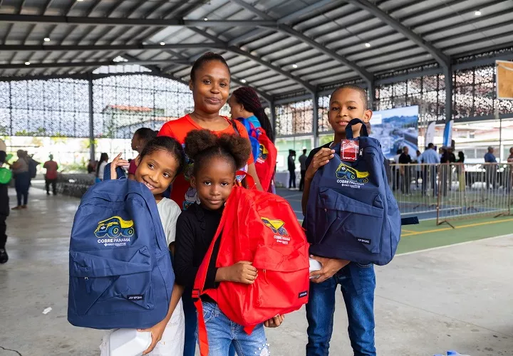 Además de contribuir con los estudiantes, esta iniciativa busca aliviar la carga económica de los padres de familia y reforzar los insumos escolares de jóvenes de escasos recursos. Foto. Cortesía