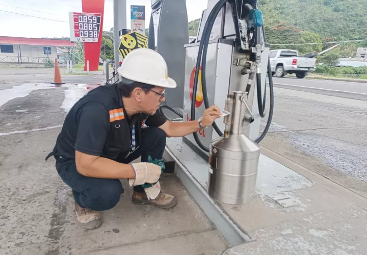 Funcionarios de Acodeco se mantiene en operativos en distintas estaciones de combustible