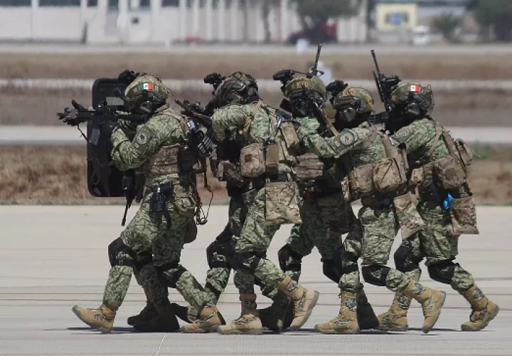 El Ejército Mexicano, realiza ejercicios de seguridad en las instalaciones del Campo Militar 37-A, ubicado en San Juan Teotihuacán, Estado de México. Foto: EFE